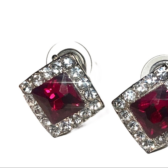 VTG Old Fashioned Ruby Red Jewel Earrings - Picture 3 of 4